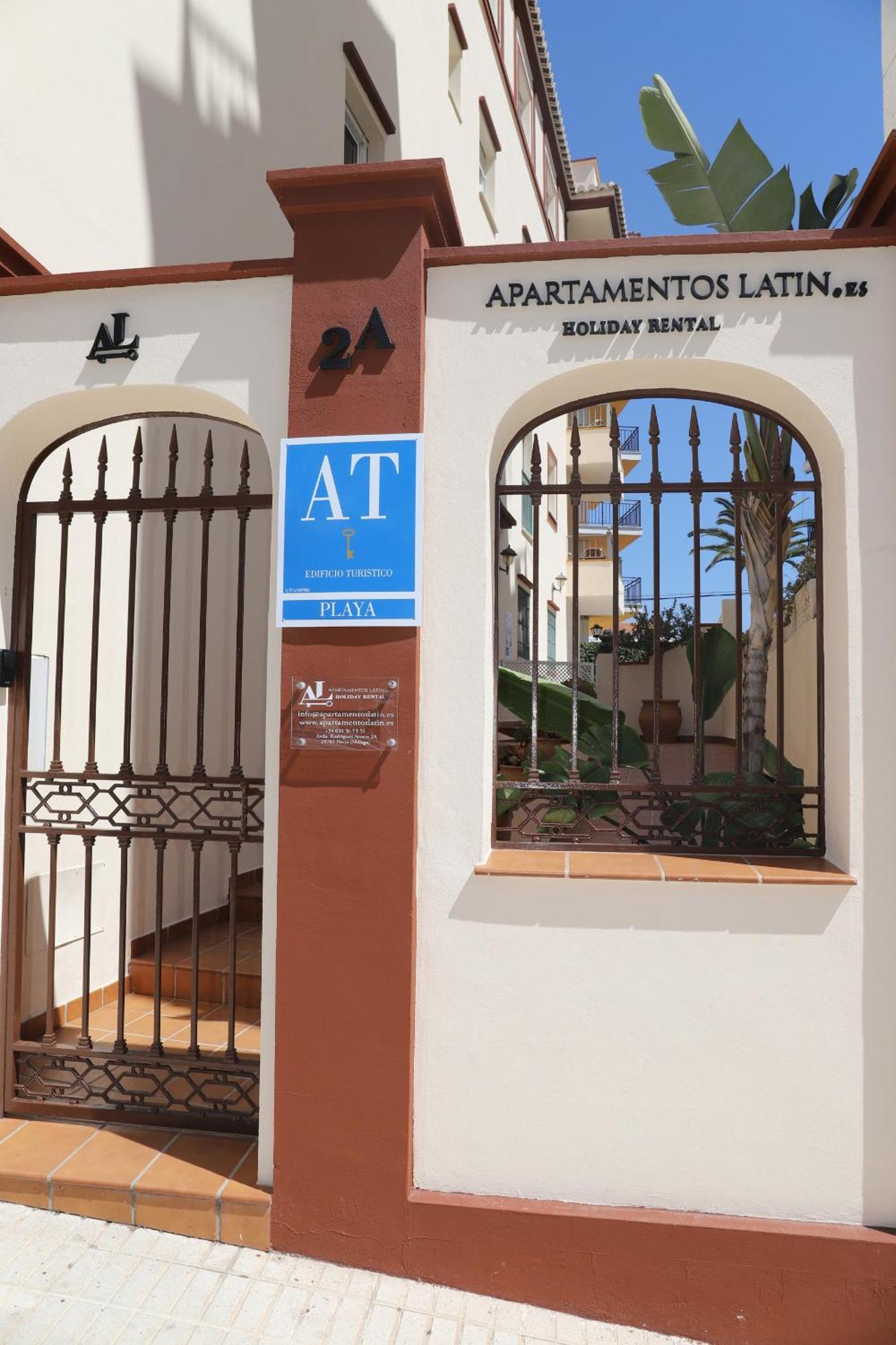 Apartamentos Latin Nerja Luaran gambar