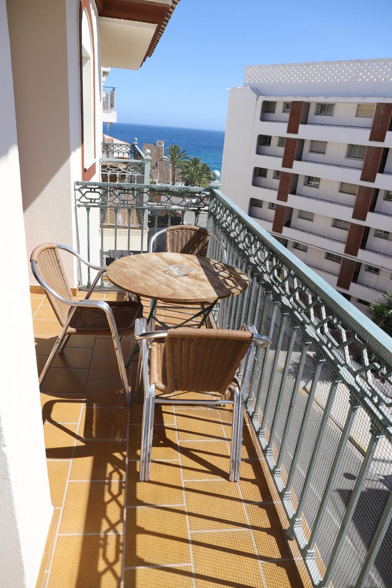 Apartamentos Latin Nerja Luaran gambar