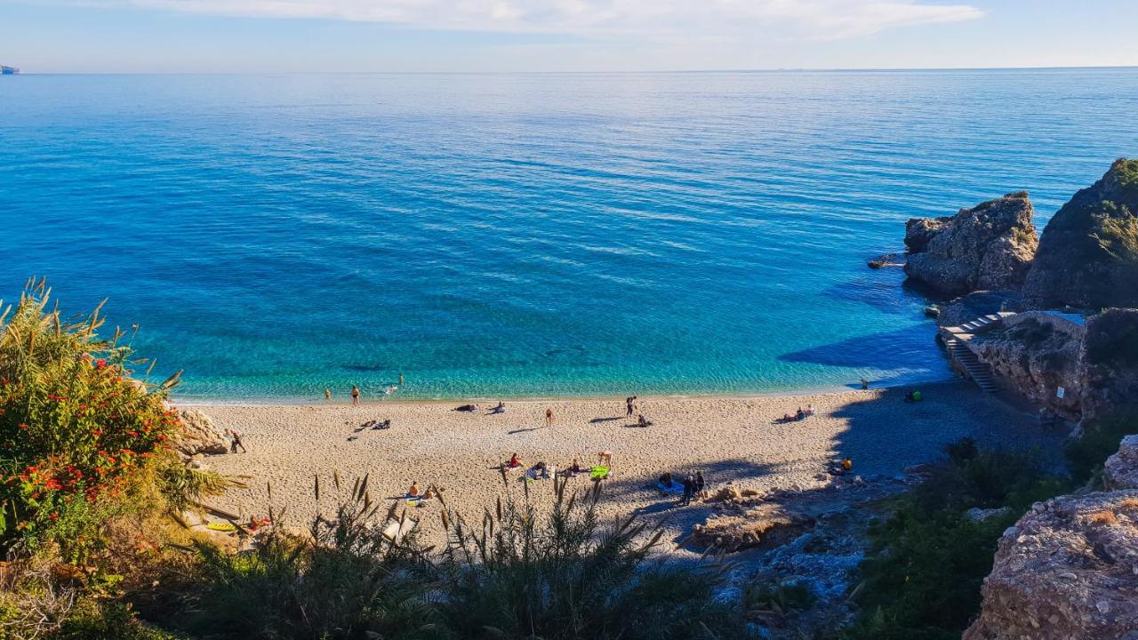 Apartamentos Latin Nerja Luaran gambar